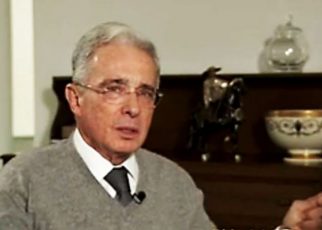 Uribe libre de arresto domiciliario